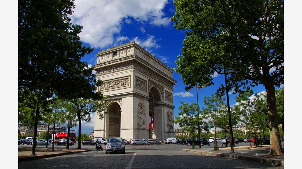 Location pure 120m² empl 1 Av Victor Hugo Paris 16