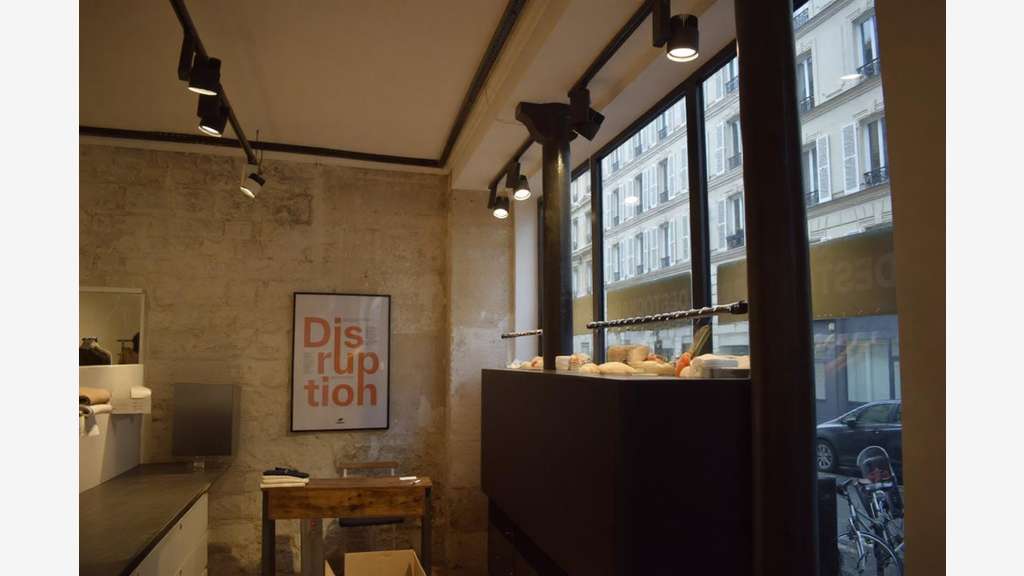 A louer boutique 55m² à Paris 17e Batignolles 