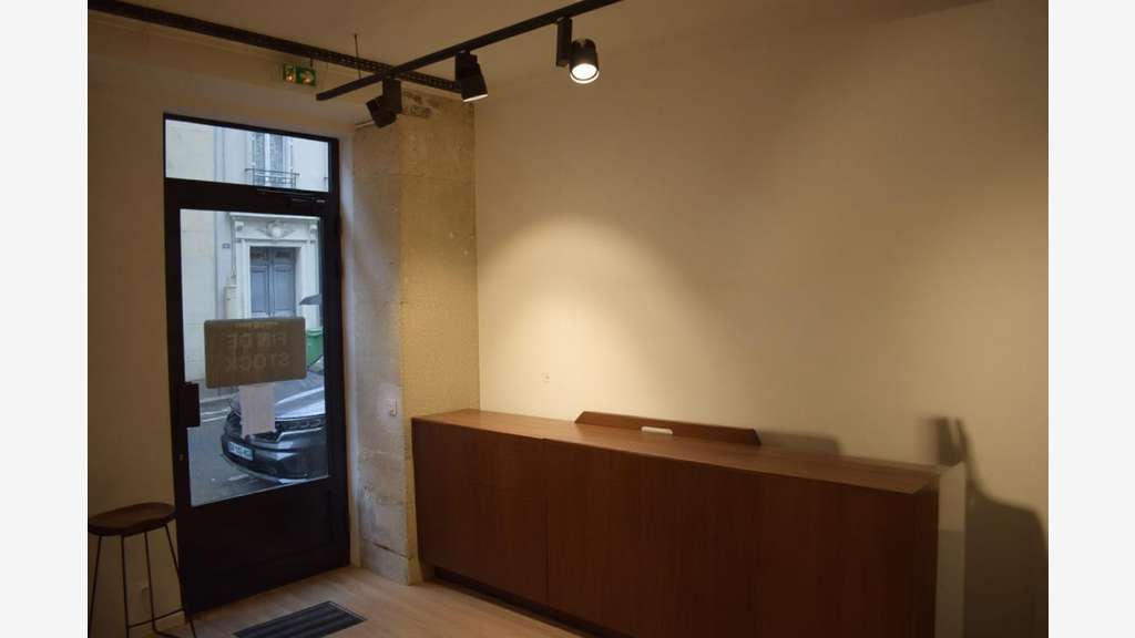 A louer boutique 55m² à Paris 17e Batignolles 
