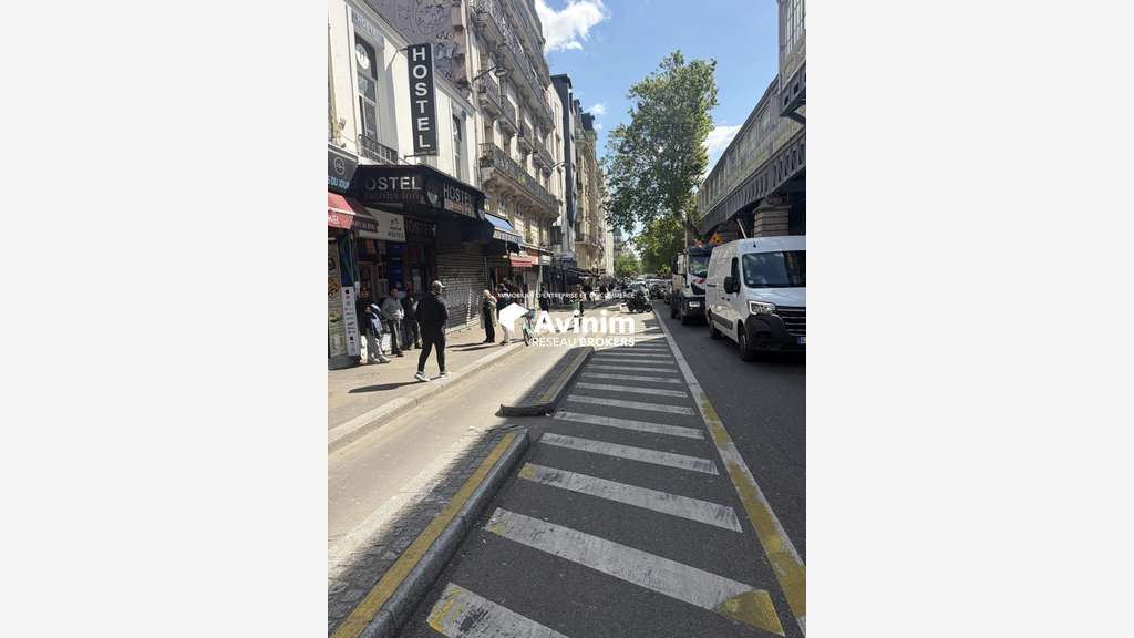 Local commercial 100m² à louer à Paris 18e Barbès