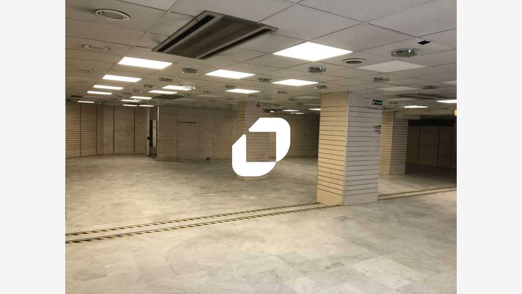 A louer Local commercial 635m² Paris