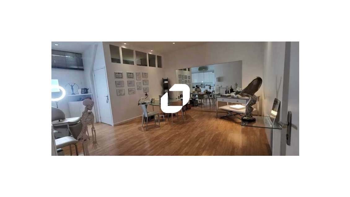 A louer Local commercial 222m² Paris