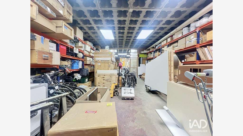 A louer local d'activités stockage 159m² à Paris