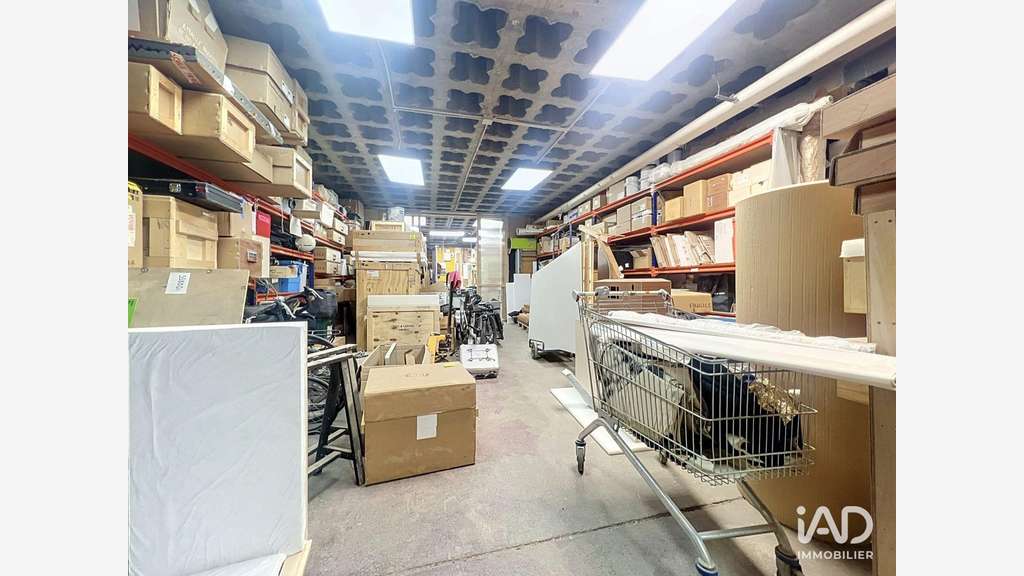 A louer local d'activités stockage 159m² à Paris