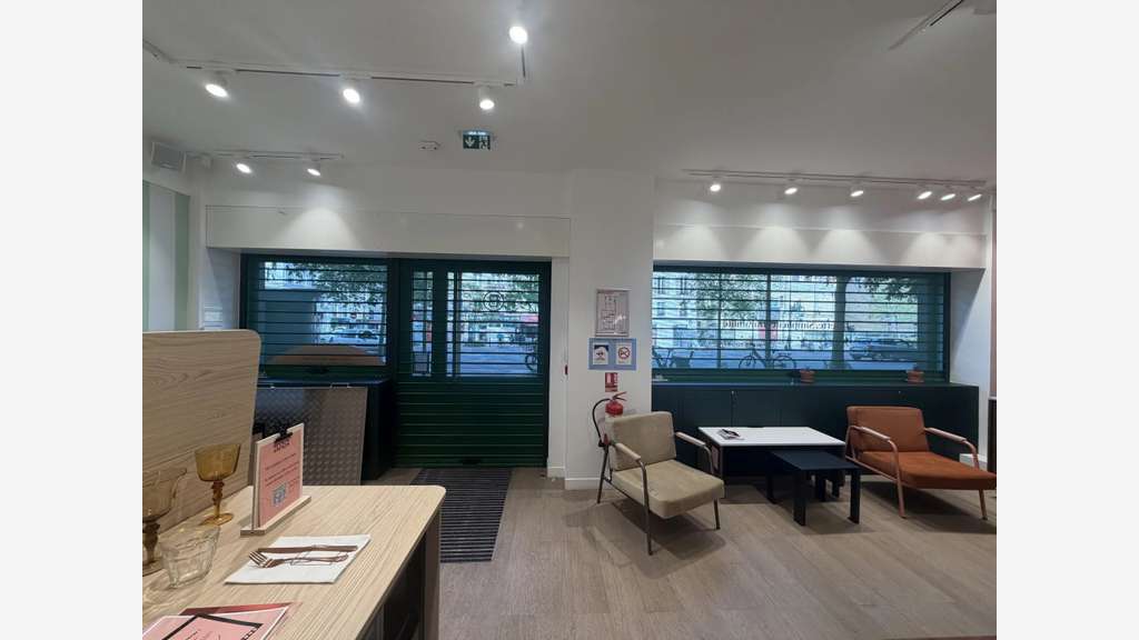 Location pure local 168m² Paris 3e Bdv du Temple