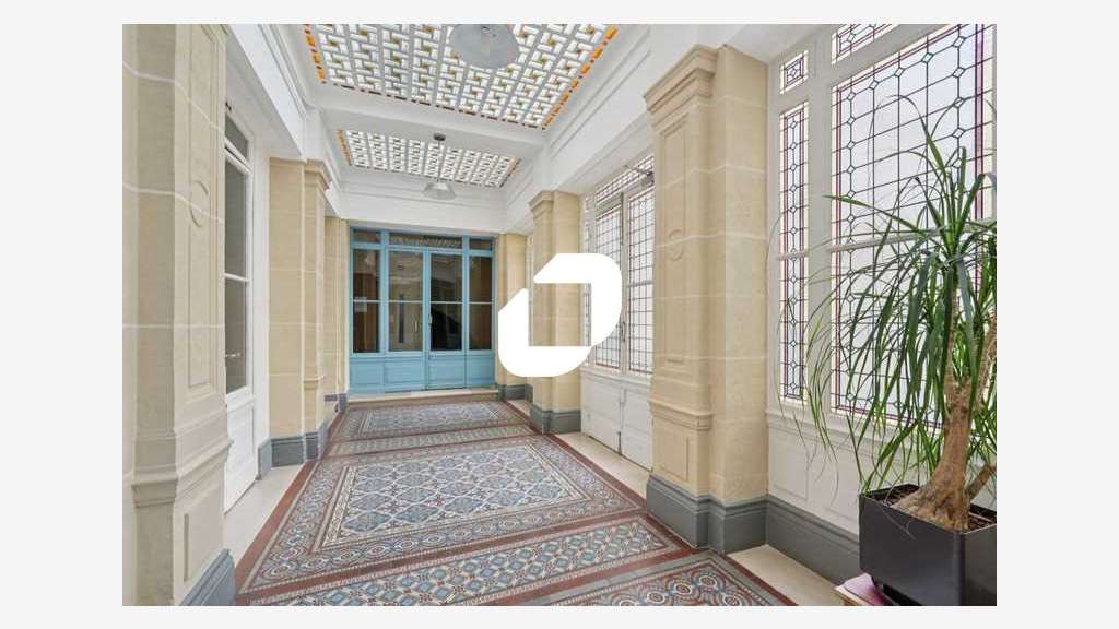 A louer Local commercial 198m² Paris
