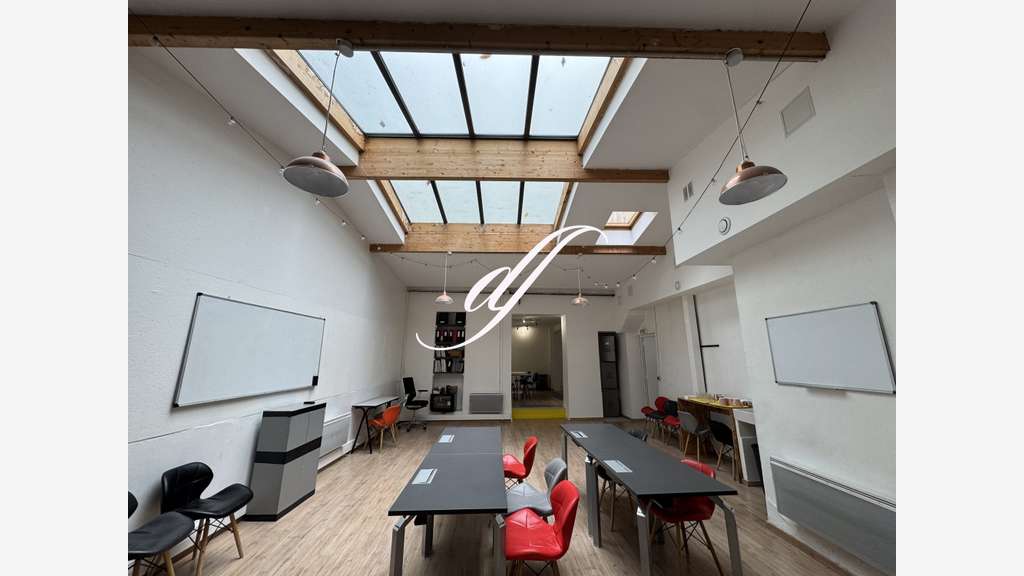 A louer local 73m² à Paris 5ᵉ rue de l’Arbalète
