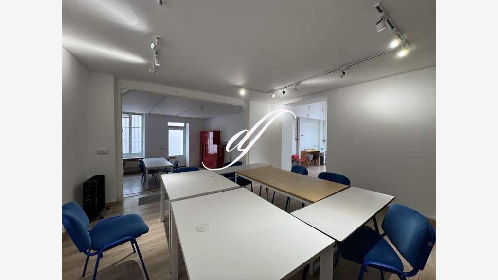 A louer local 73m² à Paris 5ᵉ rue de l’Arbalète