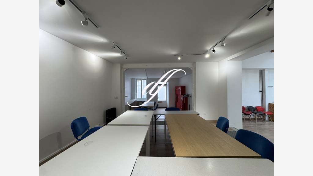 A louer local 73m² à Paris 5ᵉ rue de l’Arbalète