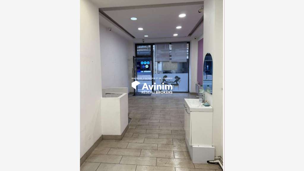 Loue local commercial 42m² à Paris 75006 Vaugirard