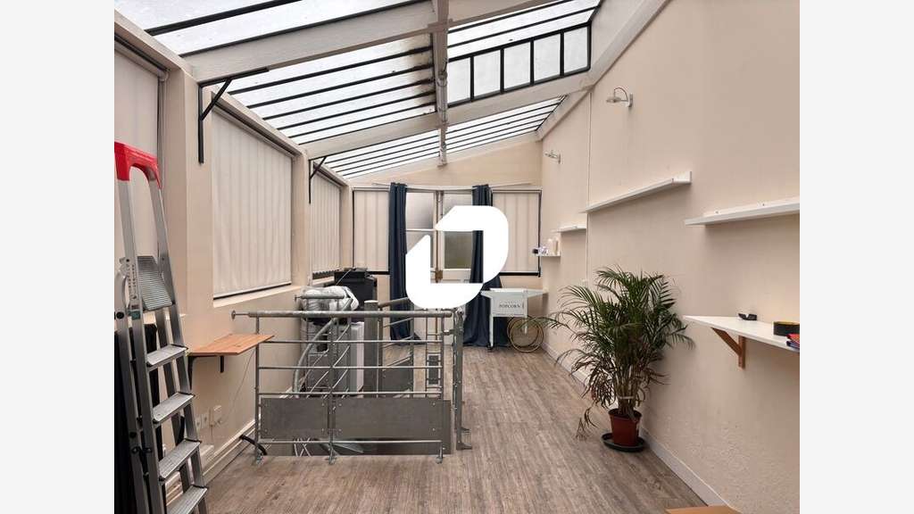 A louer Local commercial 153m² Paris