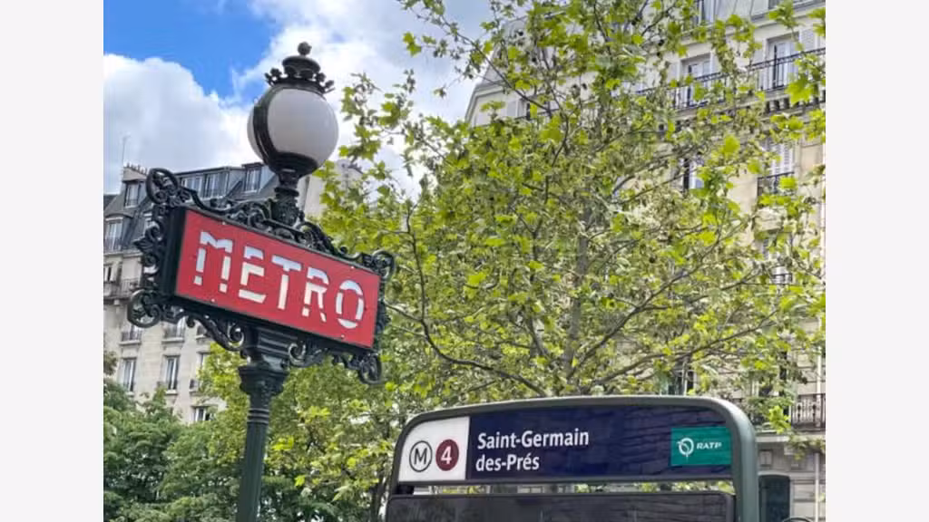 Location pure local commercial 63m² à Paris 75006