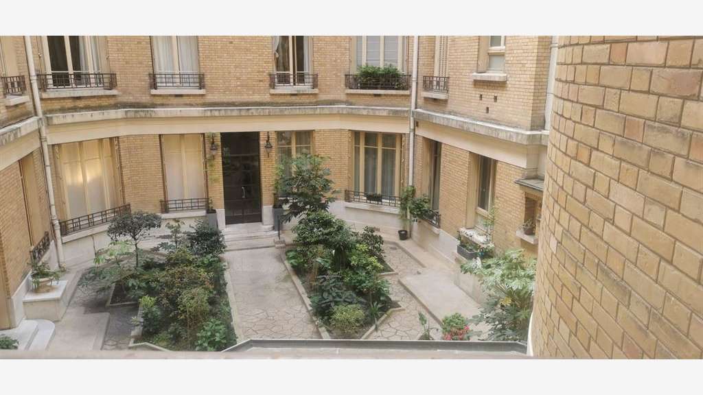 Loue bureaux 123m² au 1er étage à Paris Trocadéro 