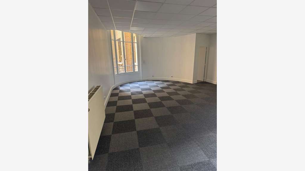 Loue bureaux 123m² au 1er étage à Paris Trocadéro 