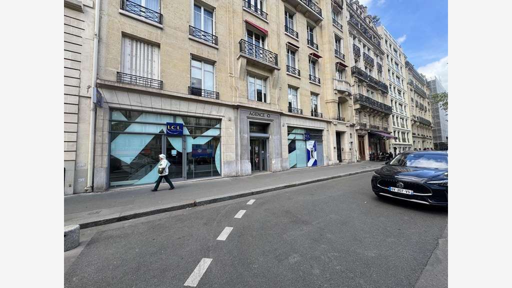 Loue bureaux 123m² au 1er étage à Paris Trocadéro 