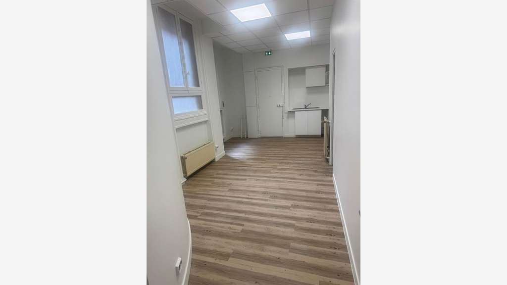 Loue bureaux 123m² au 1er étage à Paris Trocadéro 