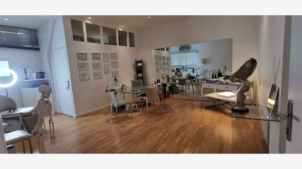 Location local 222m² ERP empl N°1 à Paris 20e