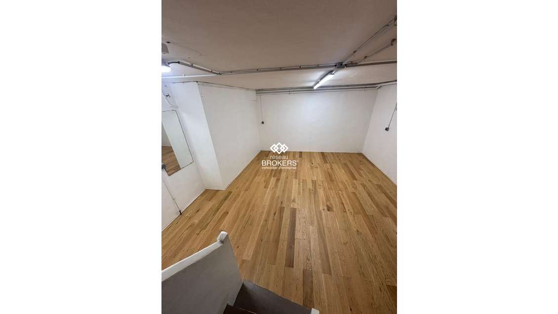 A louer magnifique local empl N°1 à Paris 8e