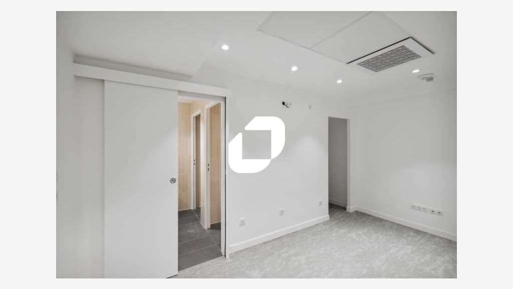 A louer Local commercial 136m² Paris