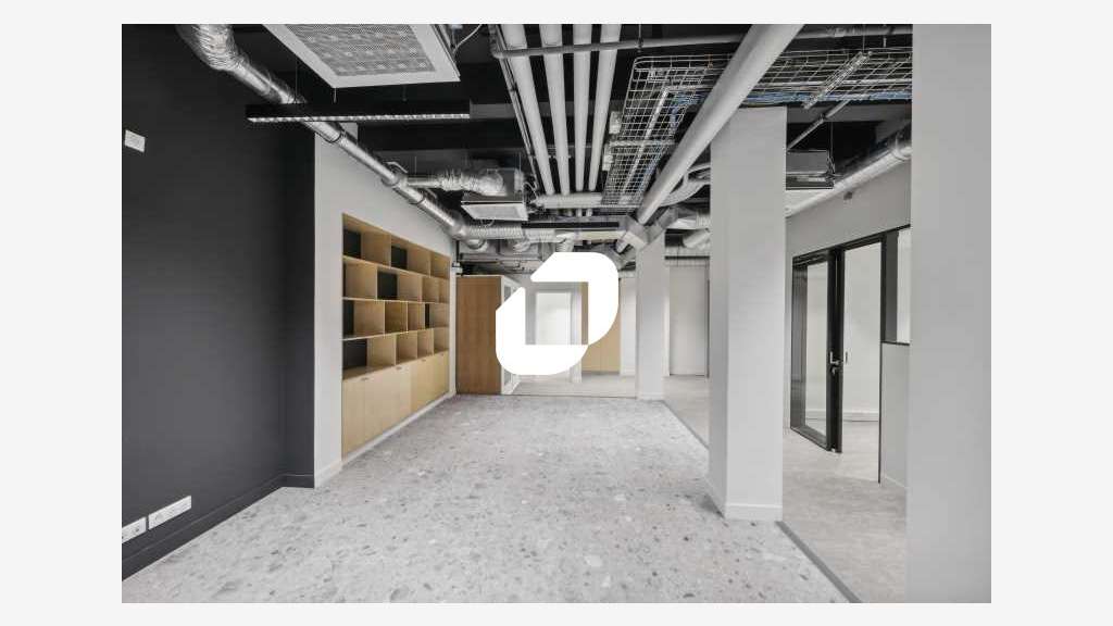 A louer Local commercial 136m² Paris