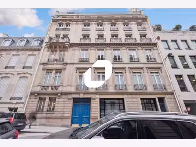 A louer Local commercial 136m² Paris