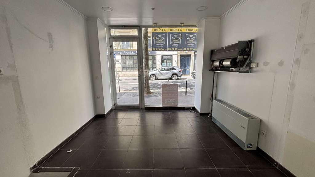 Local 24m² à louer Paris 9e Trudaine / Maubeuge