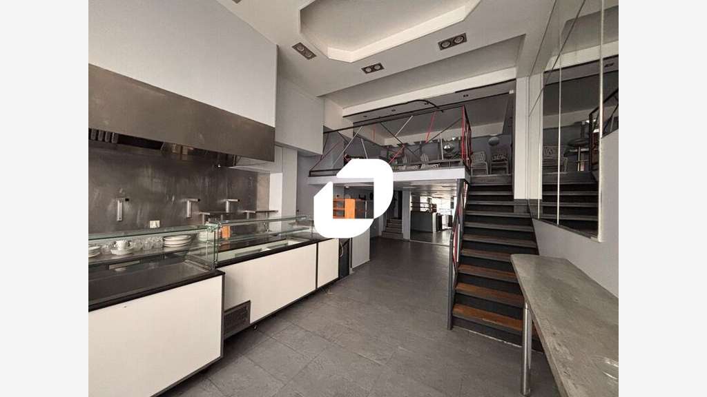A louer Local commercial 74m² Paris