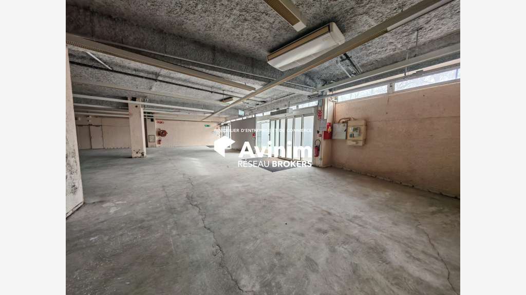 A louer local 814m² pied d'immeuble à Parthenay