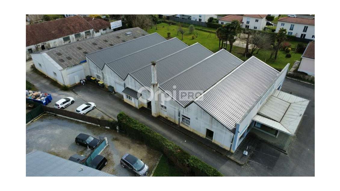 Espace commercial 1000m² à louer à Pau Indus Nord