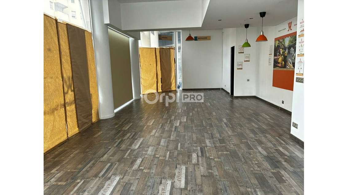 Vente cellule commerciale de 204m² en ccial de Pau