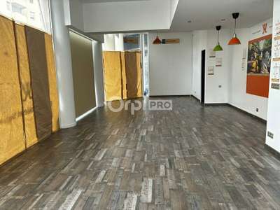 Vente cellule commerciale de 204m² en ccial de Pau