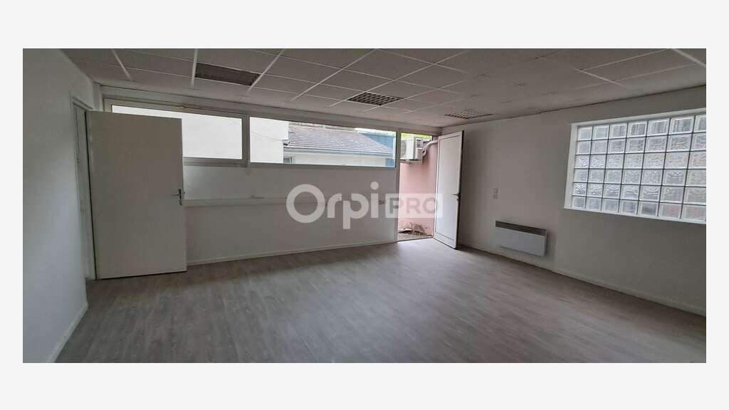 Location local professionnel de 70m² à Pau Sud