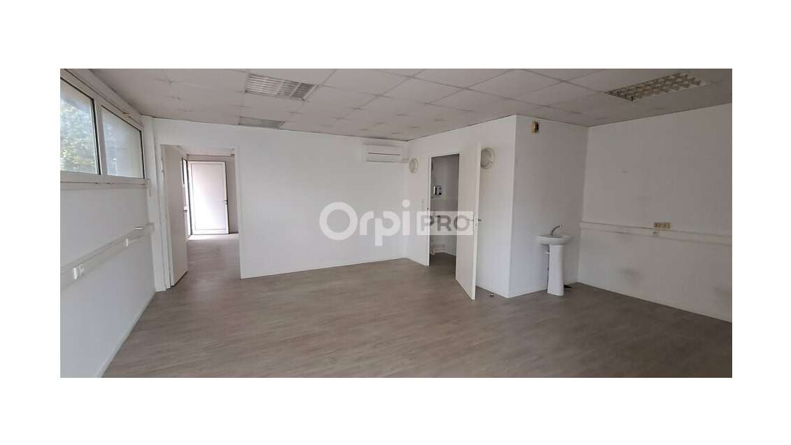 Location local professionnel de 70m² à Pau Sud