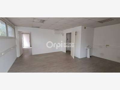 Location local professionnel de 70m² à Pau Sud