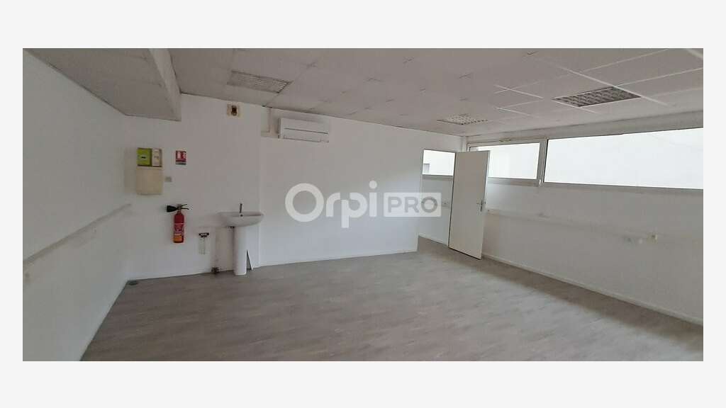 Location local professionnel de 70m² à Pau Sud