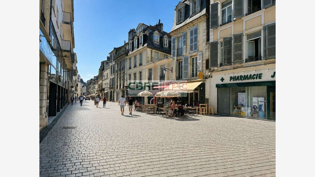 Location local 373m² en hyper centre de Pau