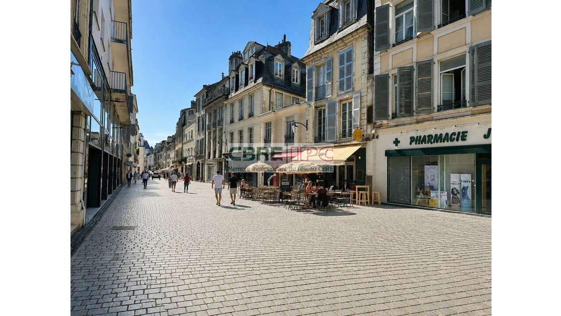Location local 373m² en hyper centre de Pau