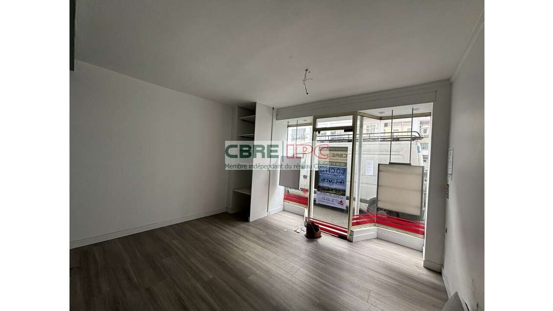 LOCATION - REF : 8238JF