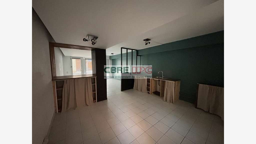 Location local commercial 47m² à Pau place Verdun