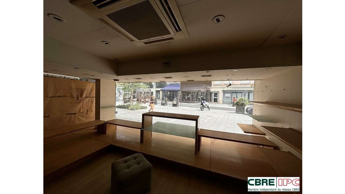 Location local 244m² empl N°1 hyper centre Pau