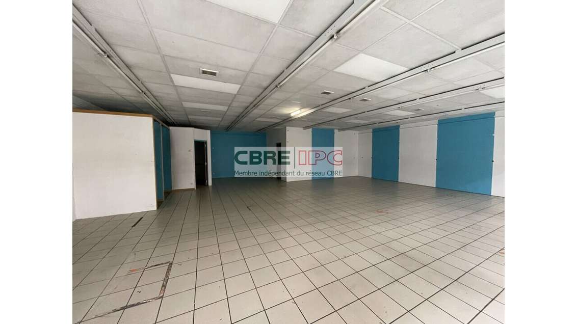 Location local 144m² C.C. Kennedy à Pau Université