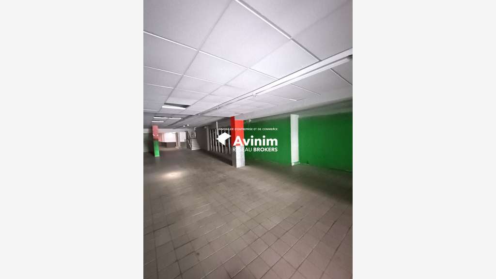 A louer local 300m² empl N°1 hyper centre Pau
