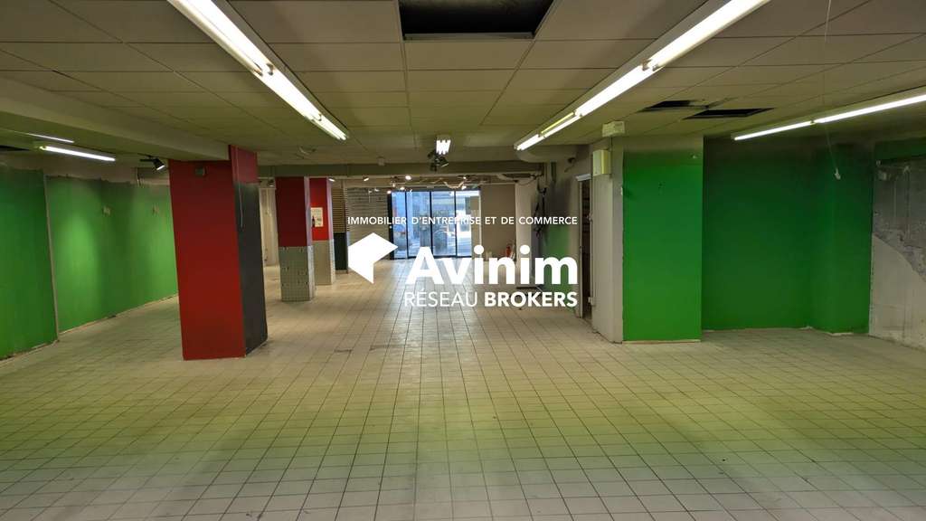 A louer local 300m² empl N°1 hyper centre Pau