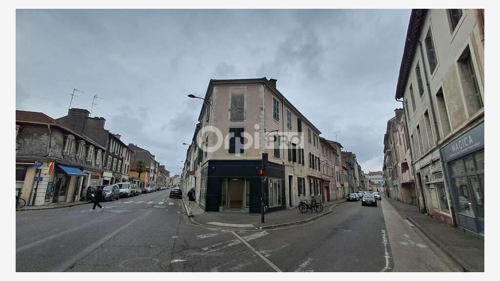 A louer local commercial de 62m² à Pau prox Halles