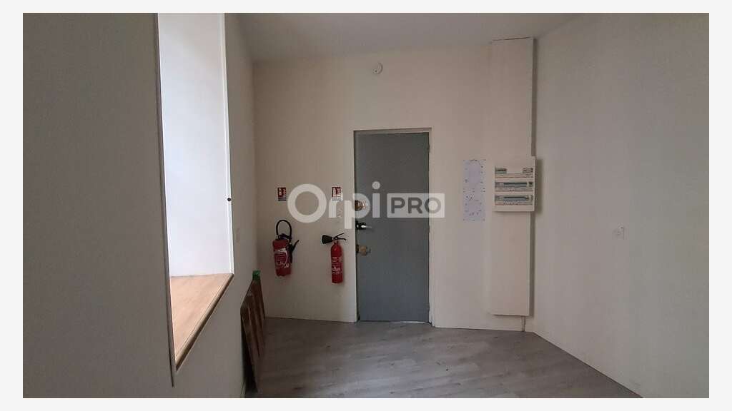 A louer local commercial de 62m² à Pau prox Halles