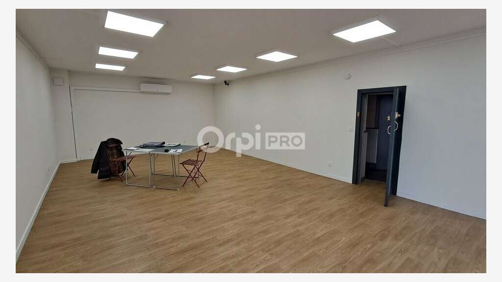 A louer local commercial de 62m² à Pau prox Halles