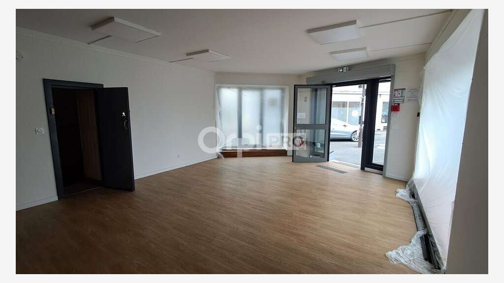 A louer local commercial de 62m² à Pau prox Halles