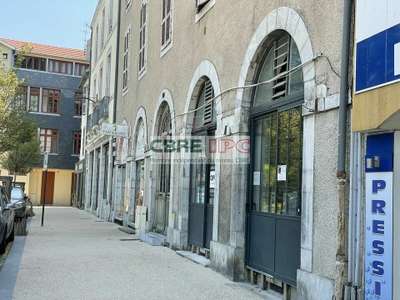 A louer local commercial 65m² Pau secteur animé