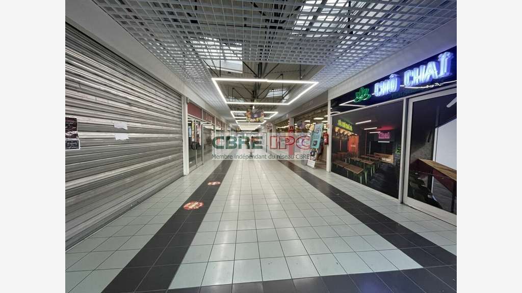 Location cellule commerciale 76m² Pau C.C. Kennedy