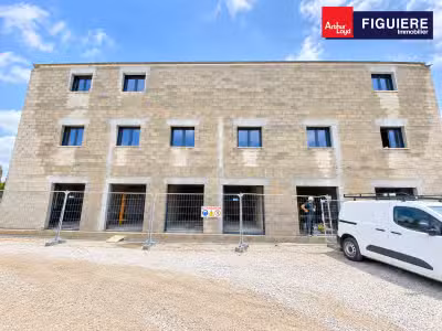 Loue local commercial 40m² à Pelissanne Bas Taulet